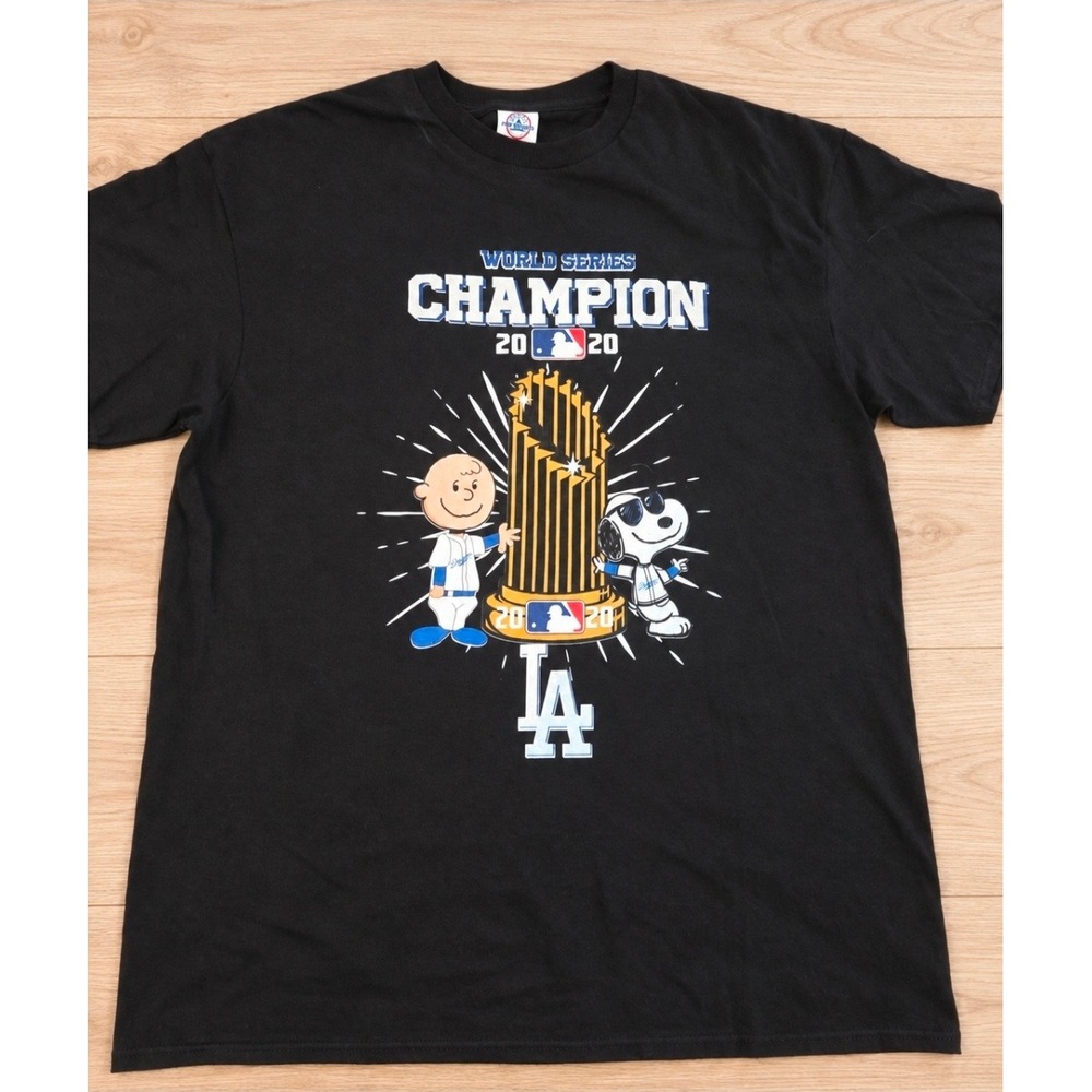 Los Angeles Dodgers 2020 World Series Champions Peanuts Snoopy T-Shirt Large